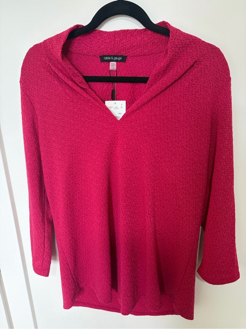 Cable & Gauge Women's Raspberry blouse - Picture 2 of 4